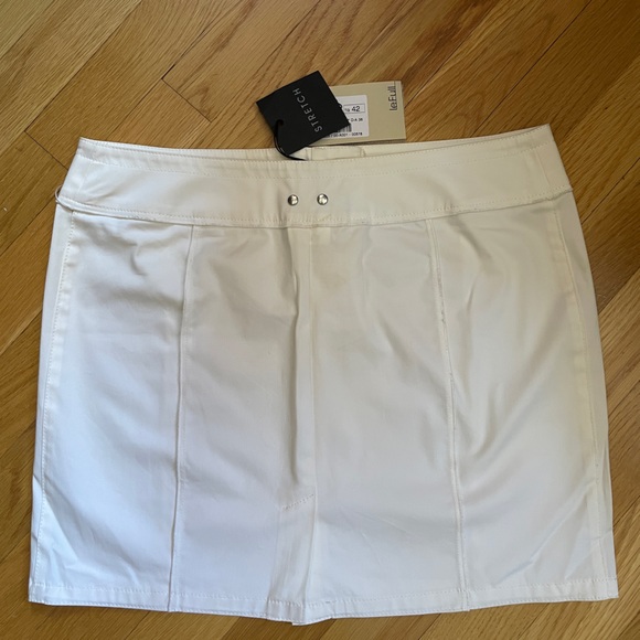 White Miniskirt by Le Full (Sz Small) *NWT* - Picture 2 of 3